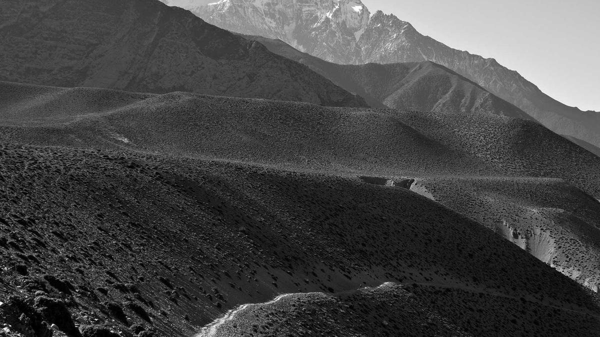 Minimalist Black and White Photography: Space, Lines & Abstract